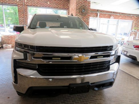 Used 2019 Chevrolet Silverado 1500 LT w/ Z71 Off-Road Package image 2