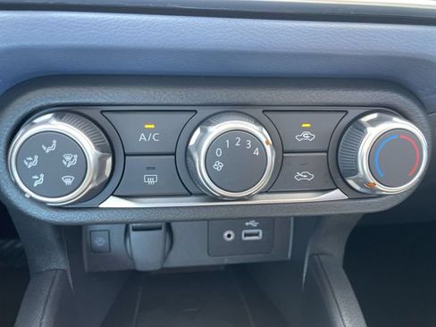 Used 2025 Nissan Versa SV FWD image 17