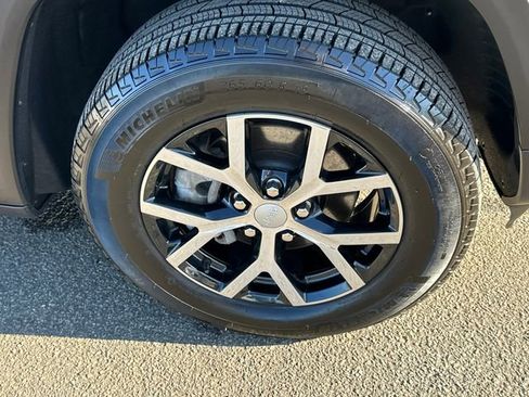 Used 2024 Jeep Grand Cherokee Limited image 7