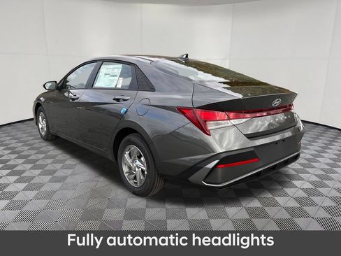 Certified 2026 Hyundai Elantra SE w/ Cargo Package FWD image 4
