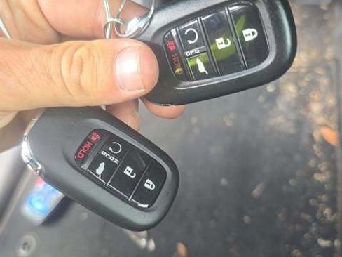 Used 2023 Honda Pilot EX-L image 5