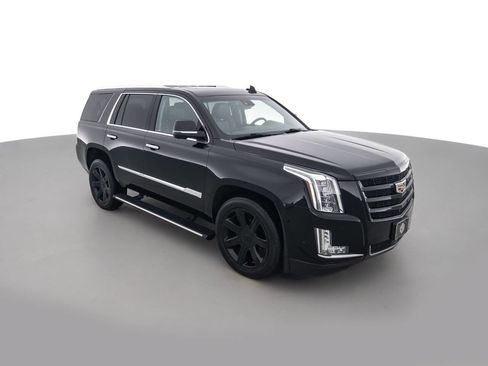 Used 2017 Cadillac Escalade Premium Luxury image 3
