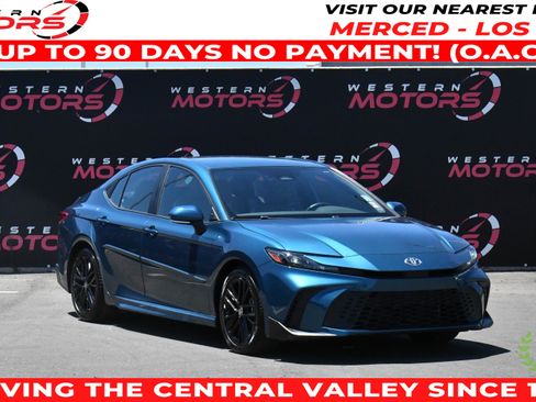 Used 2025 Toyota Camry SE FWD image 1