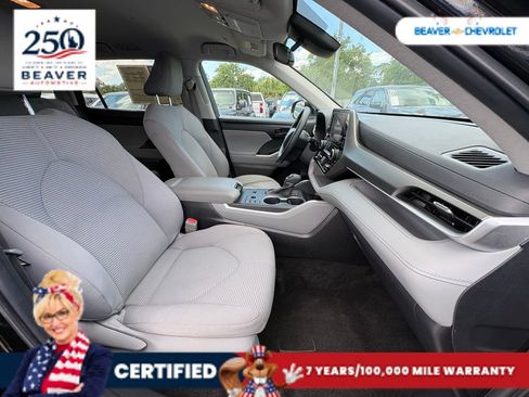 Used 2023 Toyota Highlander L FWD image 23
