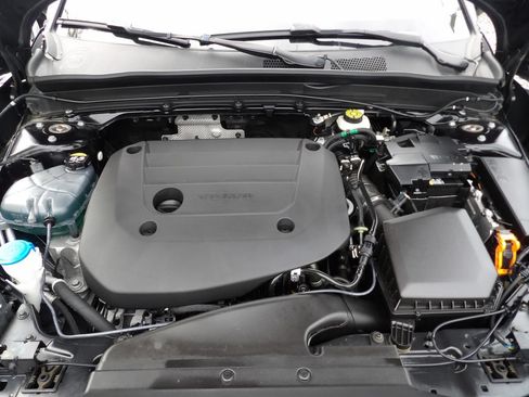 Certified 2024 Volvo XC40 B5 Plus w/ Climate Package AWD/4WD image 30
