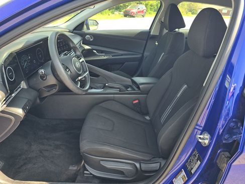 Used 2024 Hyundai Elantra SEL FWD image 11