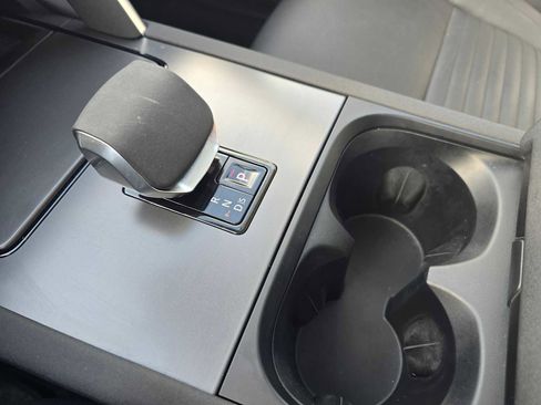 Used 2025 Land Rover Discovery Sport S image 30