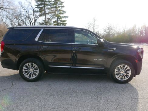 Used 2022 GMC Yukon SLT w/ SLT Premium Package image 5