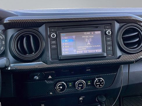 Used 2017 Toyota Tacoma SR RWD image 10