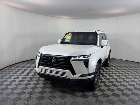 Used 2025 Lexus GX 550 image 2