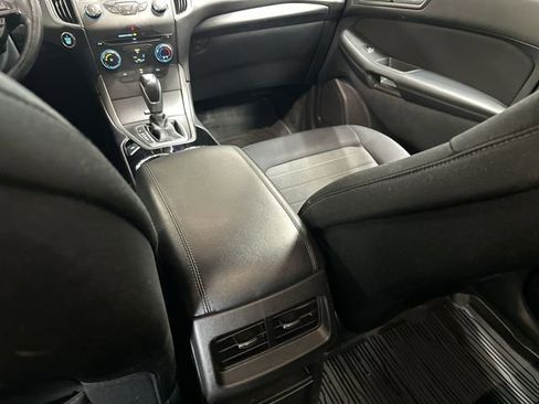 Used 2018 Ford Edge SE image 23