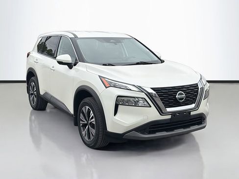 Used 2021 Nissan Rogue SV image 3