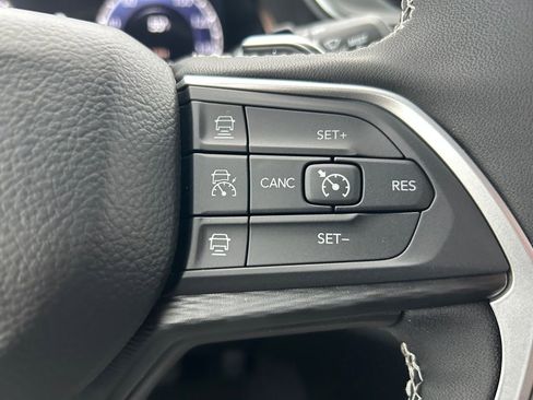 New 2025 Jeep Grand Cherokee Altitude image 12