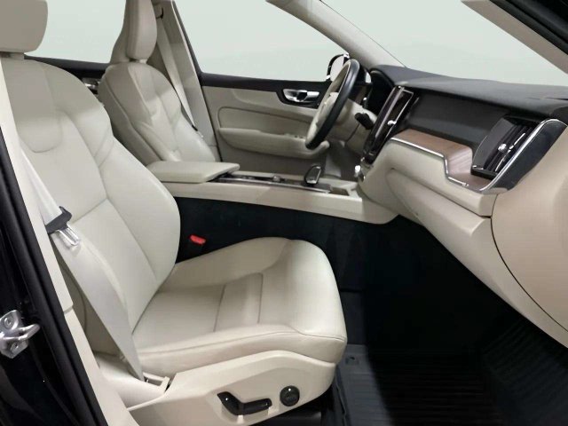 Used 2022 Volvo XC60 B5 Momentum w/ Climate Package AWD/4WD image 74