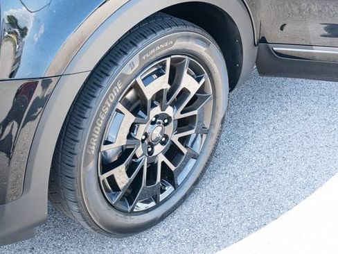 Used 2022 Kia Telluride EX w/ EX Premium Package AWD/4WD image 12