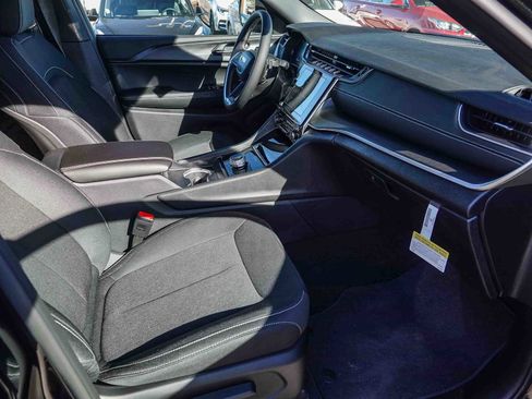 New 2025 Jeep Grand Cherokee Laredo X image 15