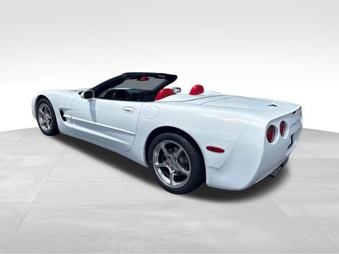 Used 2004 Chevrolet Corvette Convertible w/ Preferred Equipment Group RWD image 3