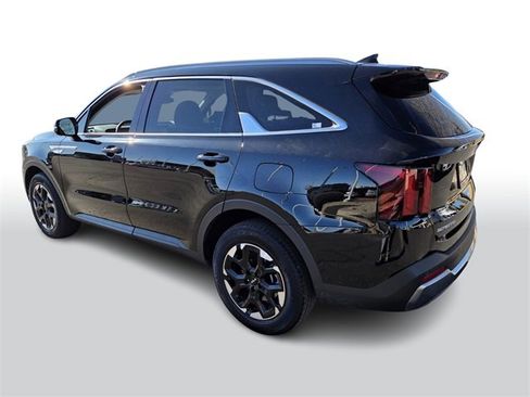 Used 2024 Kia Sorento S w/ Panoramic Sunroof Package image 6