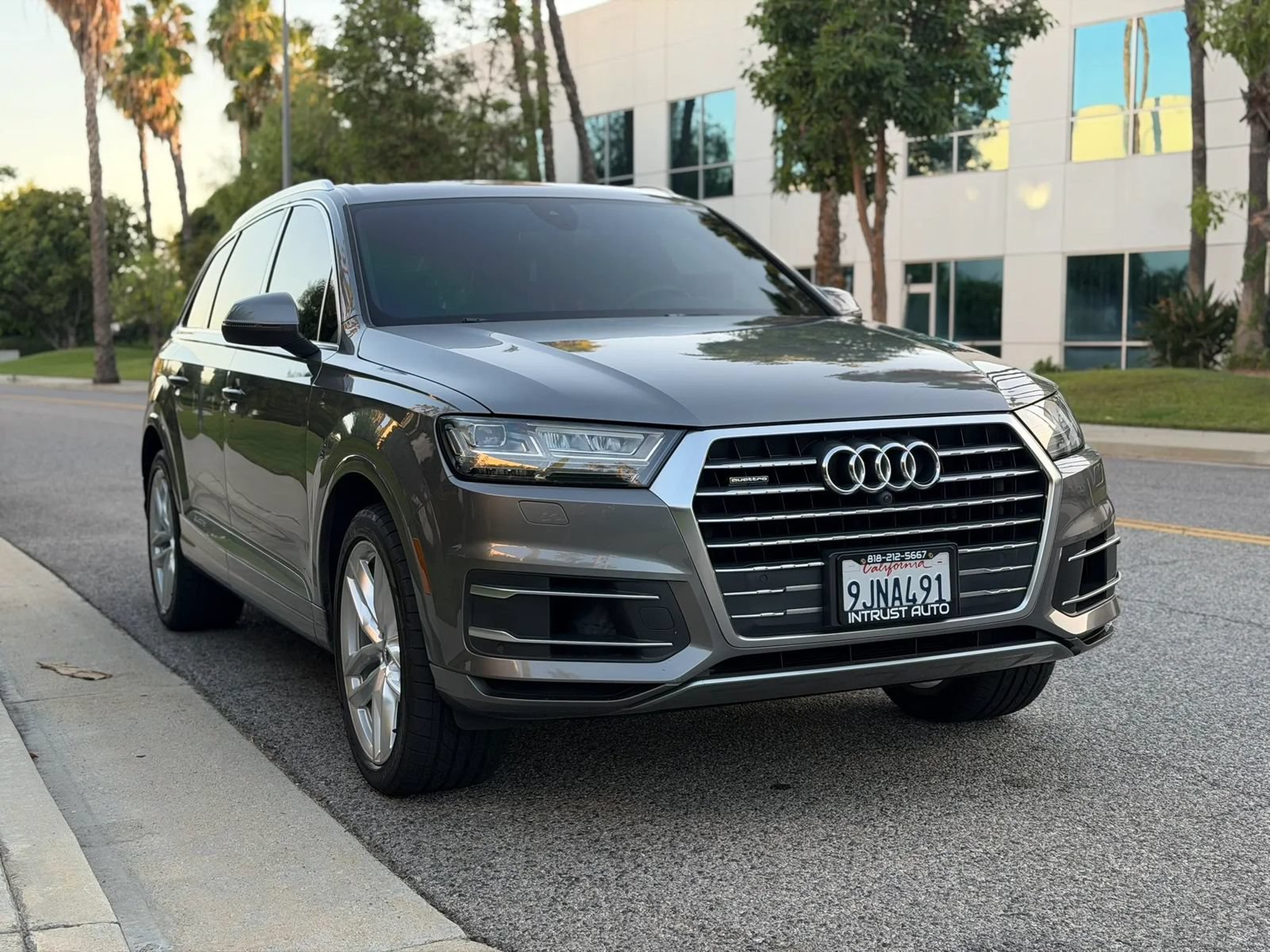 Used 2017 Audi Q7 3.0T Prestige w/ Prestige Package AWD/4WD image 3