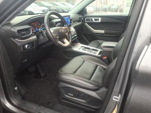 Used 2023 Ford Explorer XLT w/ Equipment Group 202A image 13