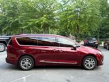Used 2018 Chrysler Pacifica Limited image 4