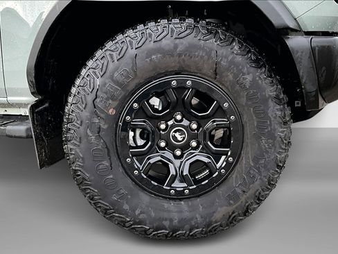 Used 2023 Ford Bronco Wildtrak image 7