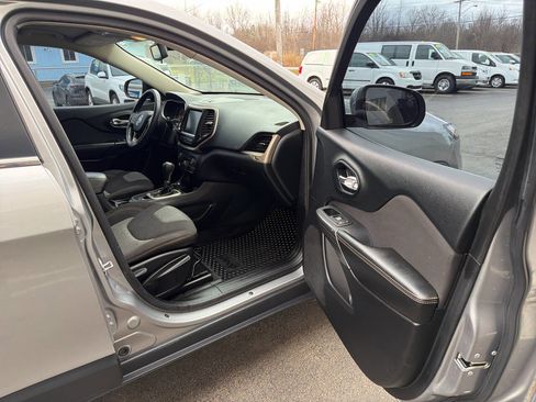 Used 2014 Jeep Cherokee Latitude image 7