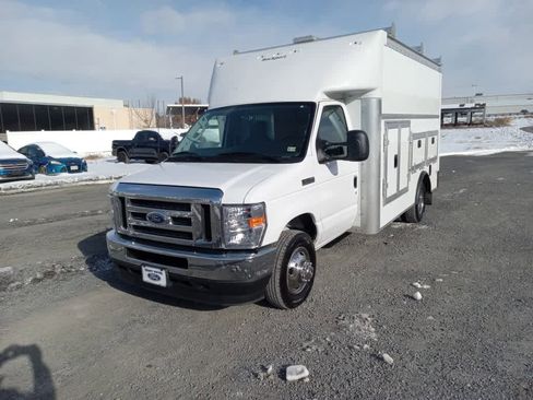 Used 2025 Ford E-350 and Econoline 350 Super Duty w/ Power Equipment Group image 3
