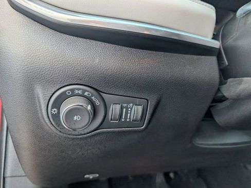 Used 2024 Jeep Compass Limited image 9