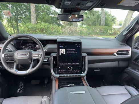 Used 2025 GMC Yukon Denali AWD/4WD image 18