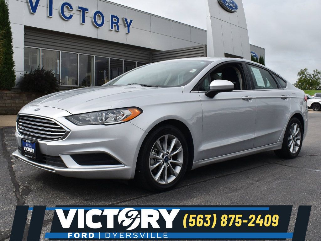 Used 2017 Ford Fusion SE w/ Fusion SE Technology Package FWD image 1