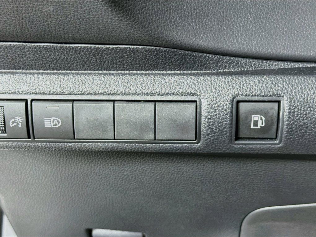 Used 2026 Toyota Corolla LE FWD image 15