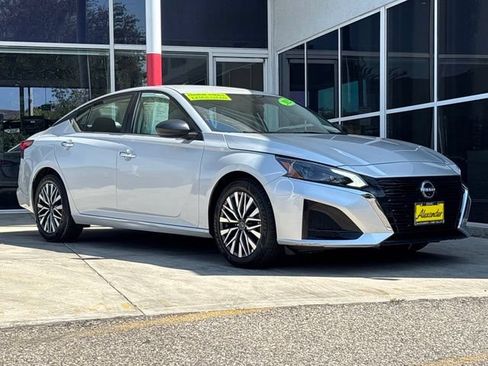 Used 2025 Nissan Altima 2.5 SV FWD image 30