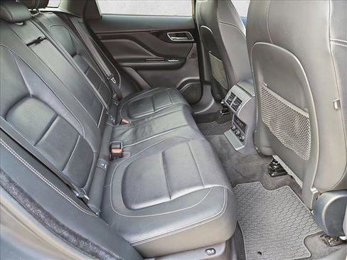 Used 2017 Jaguar F-PACE S image 21
