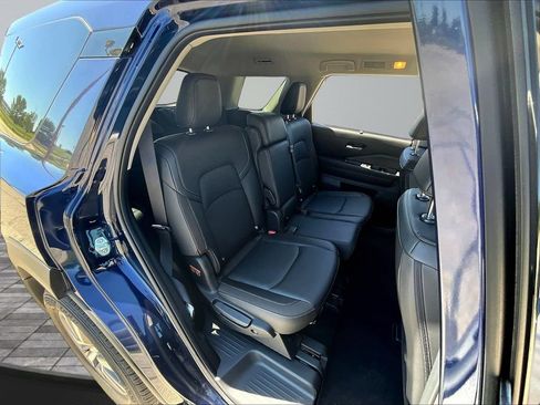Used 2025 Nissan Pathfinder SL w/ Black Appearance Package AWD/4WD image 27