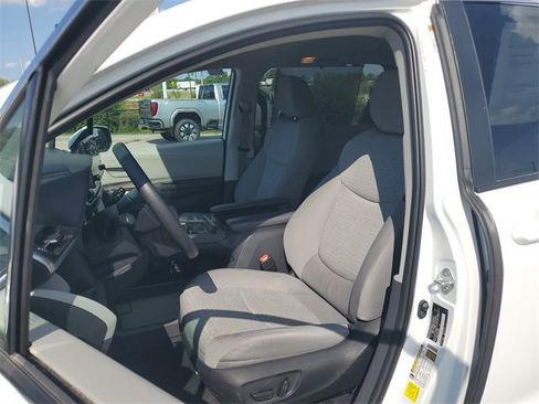 Used 2022 Toyota Sienna LE image 18