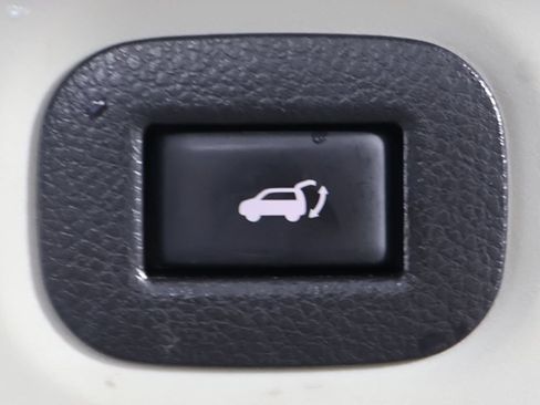 Used 2018 Nissan Rogue SV AWD/4WD image 46