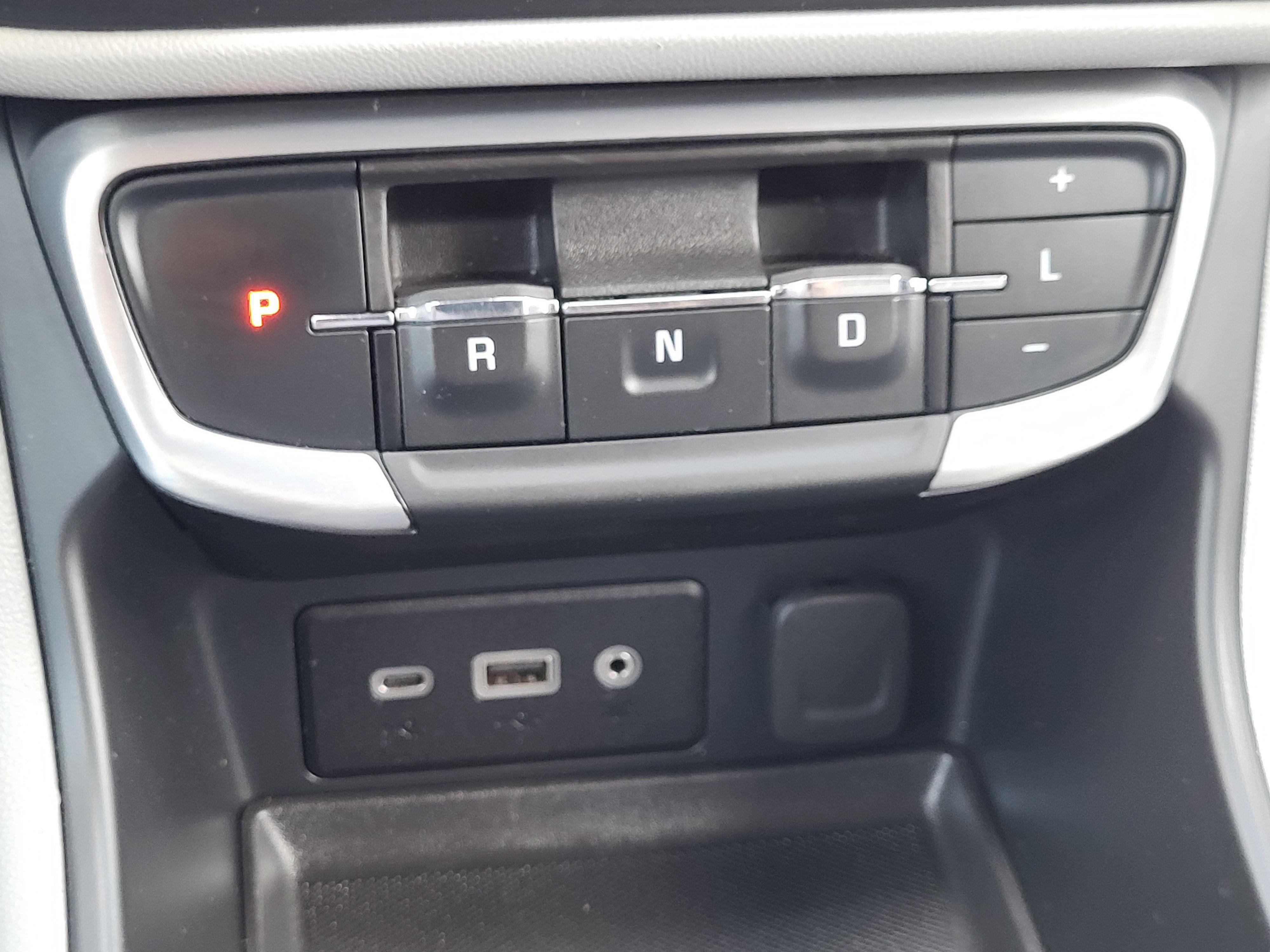 Used 2024 GMC Terrain SLE AWD/4WD image 21