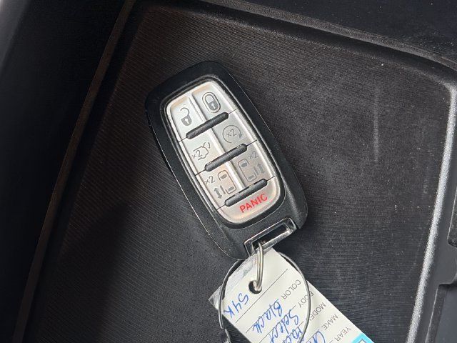 Used 2025 Chrysler Pacifica Select FWD image 56