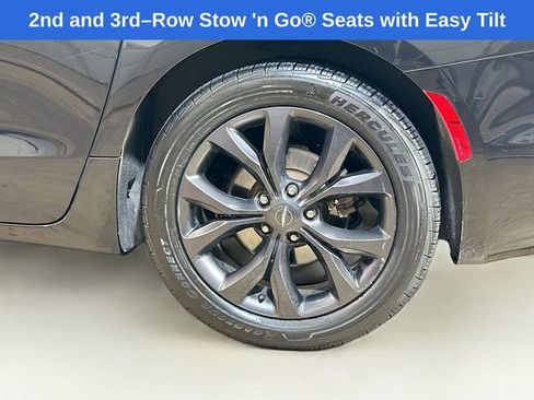 Used 2020 Chrysler Pacifica Touring w/ S Appearance Package image 6