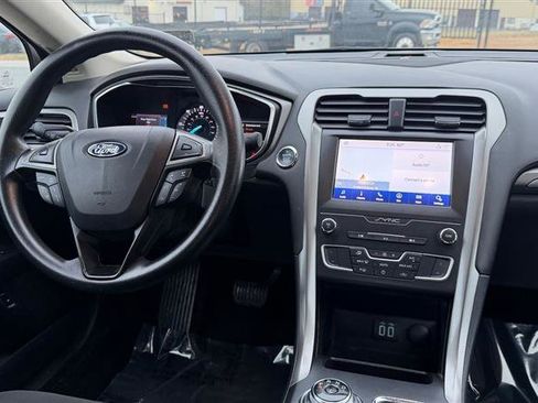Used 2020 Ford Fusion SE image 19