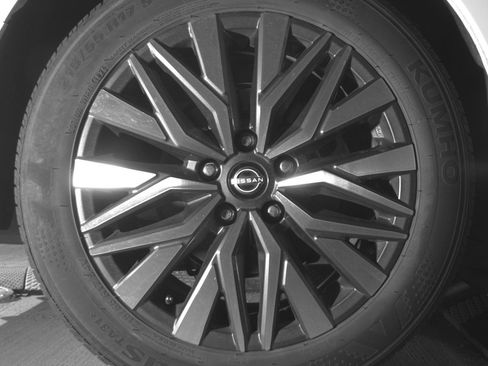 Used 2025 Nissan Altima 2.5 SV FWD image 15