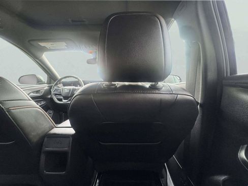 Used 2025 Buick Envista Avenir FWD image 48