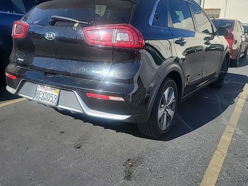 Used 2018 Kia Niro LX image 3