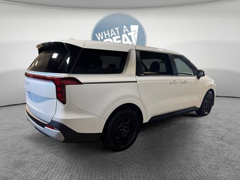 Certified 2026 Kia Carnival FWD image 3