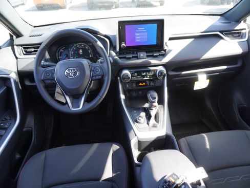 Used 2025 Toyota RAV4 SE image 2