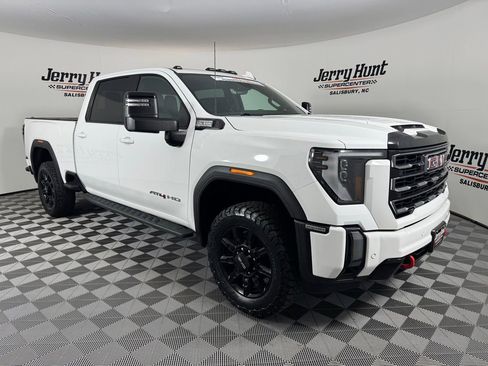 Used 2024 GMC Sierra 2500 AT4 w/ Technology Package image 6