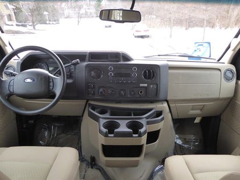 Used 2013 Ford E-350 and Econoline 350 XLT image 9