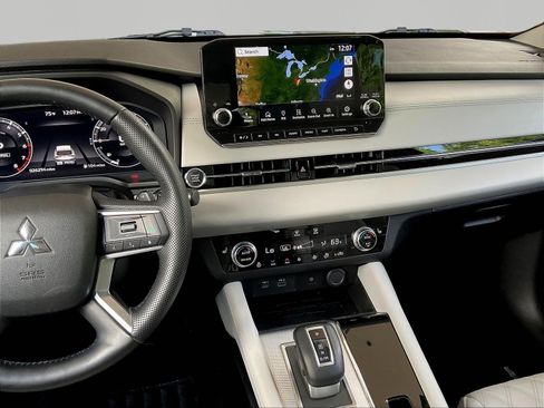 Used 2023 Mitsubishi Outlander SEL FWD image 9