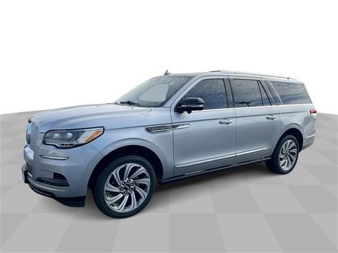 Used 2023 Lincoln Navigator L Reserve image 1
